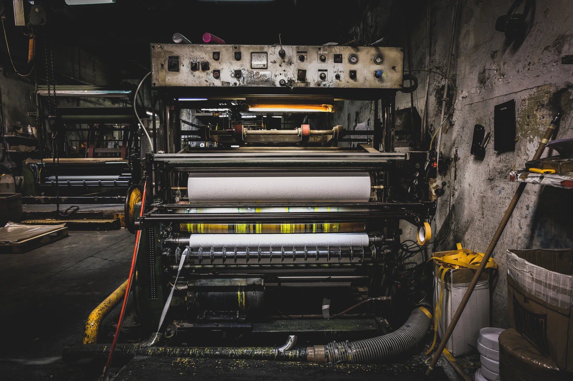 Al Wahdah high-precision printing press and custom acrylic fabrication manufacturing center in UAE