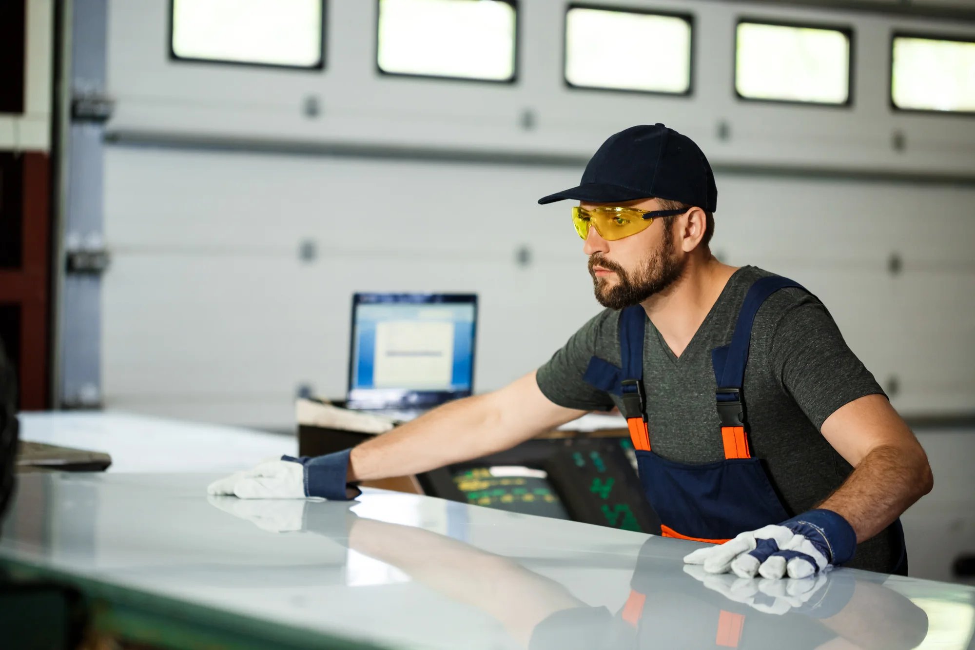 Al Wahdah master technician and quality supervisor in UAE